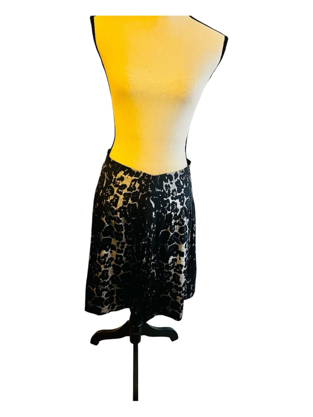 St John Silk Animal Print Knee Length Skirt Sz 4